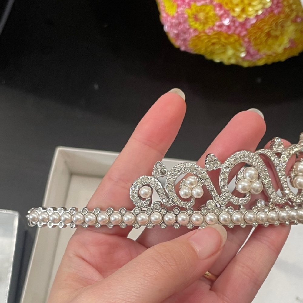 Swarovski crystal and pearl tiara - Picture 5 of 9